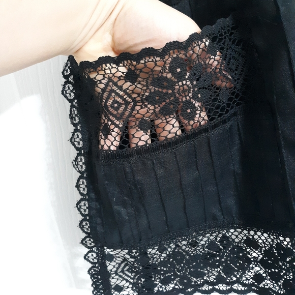16 Black Linen Tunic with Lace. - Picture 4 of 8